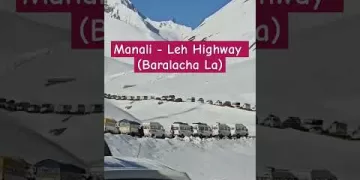 Manali-leh highway- Baralacha La #trafficjam #mountainsarenotcalling #viral #shorts