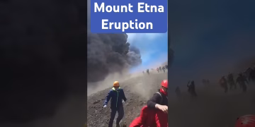 Mount Etna Eruption #mountetna #touristsafety #viralvideo #shorts