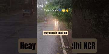 Heavy rains in Delhi NCR #cloudburstnews  #heavyrain #shorts