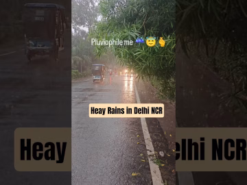 Heavy rains in Delhi NCR #cloudburstnews  #heavyrain #shorts